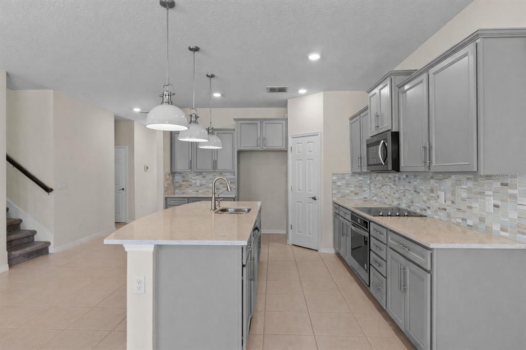 Active With Contract: $415,000 (4 beds, 2 baths, 2847 Square Feet)