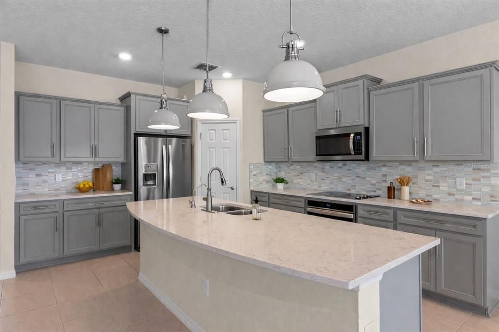 Active With Contract: $415,000 (4 beds, 2 baths, 2847 Square Feet)