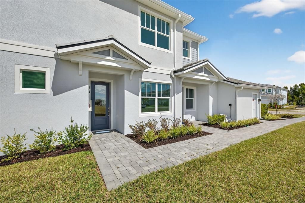 Active With Contract: $339,990 (2 beds, 2 baths, 1406 Square Feet)