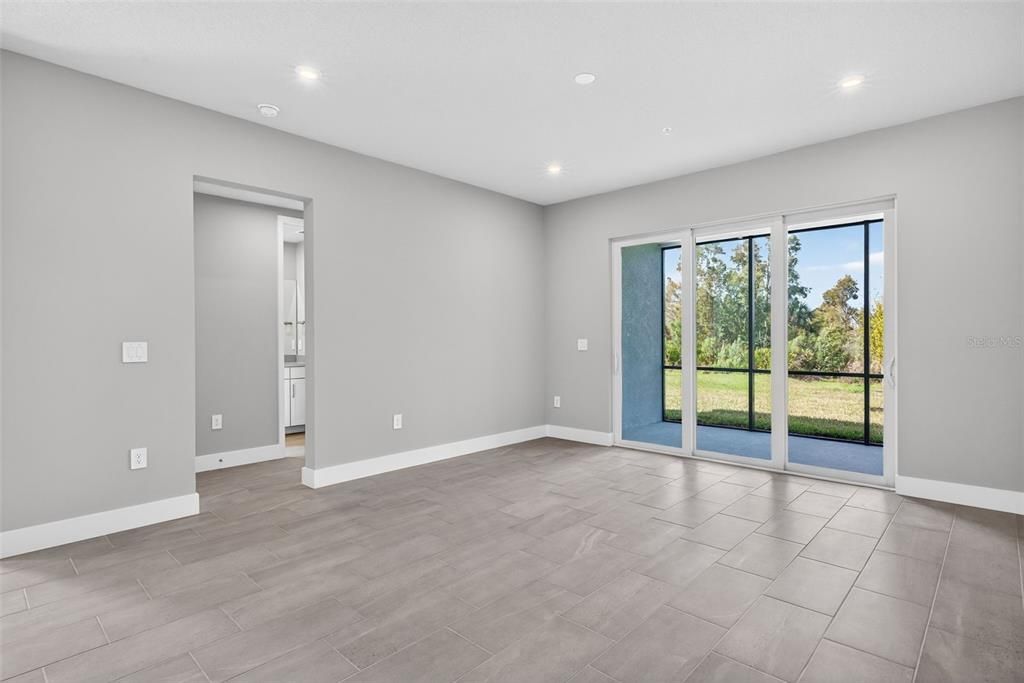 Active With Contract: $339,990 (2 beds, 2 baths, 1406 Square Feet)