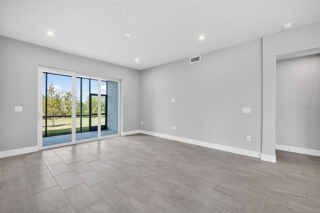 Active With Contract: $339,990 (2 beds, 2 baths, 1406 Square Feet)