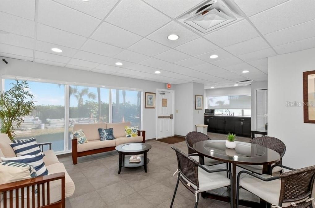 На продажу: $560,000 (2 спален, 2 ванн, 1464 Квадратных фут)