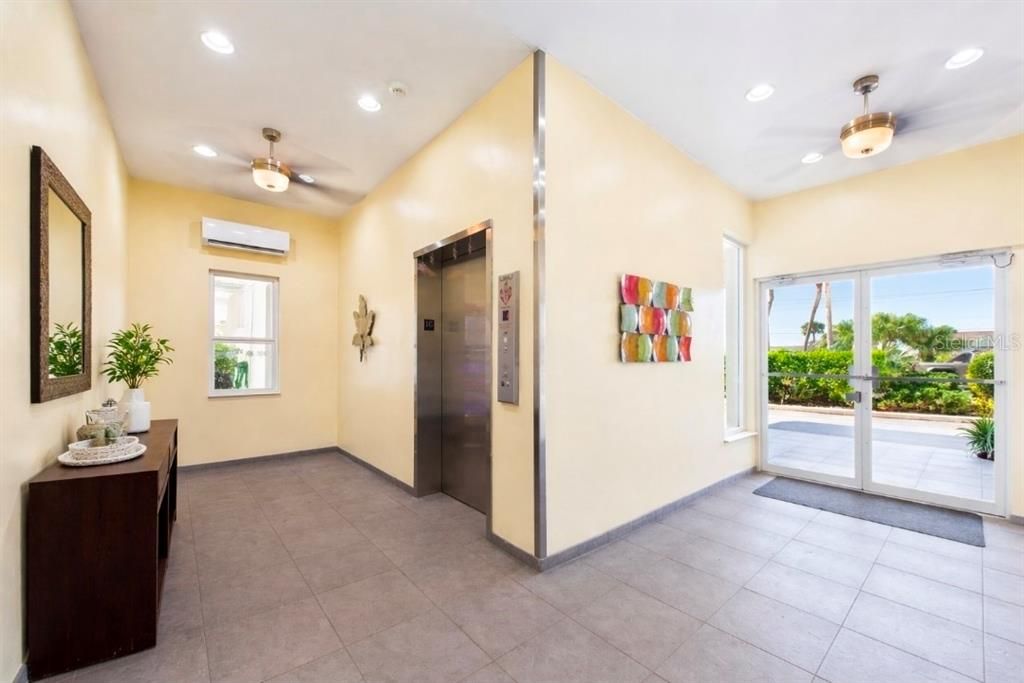 На продажу: $560,000 (2 спален, 2 ванн, 1464 Квадратных фут)