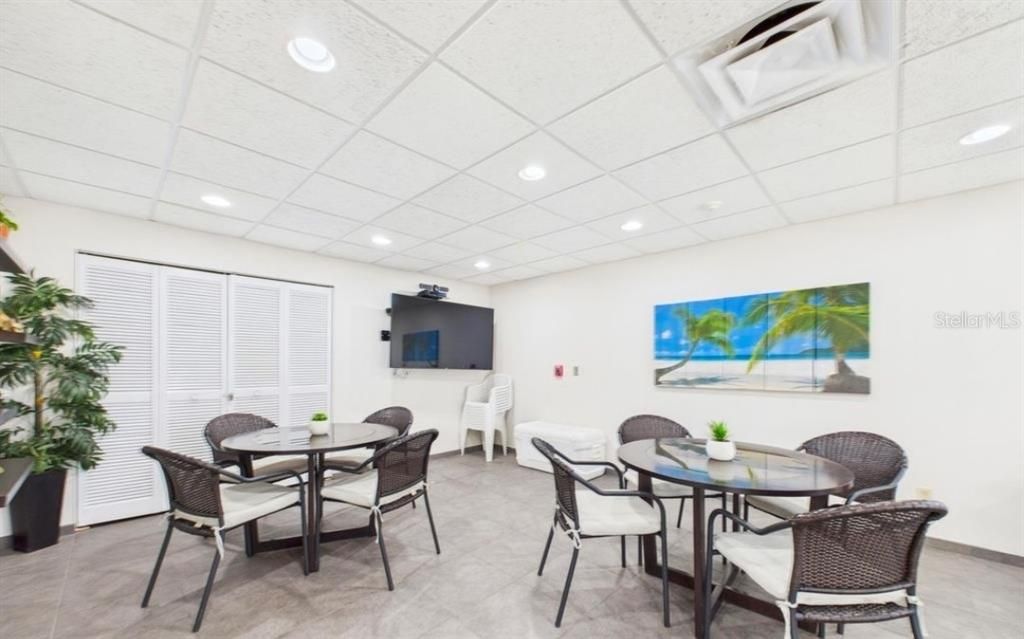 На продажу: $560,000 (2 спален, 2 ванн, 1464 Квадратных фут)