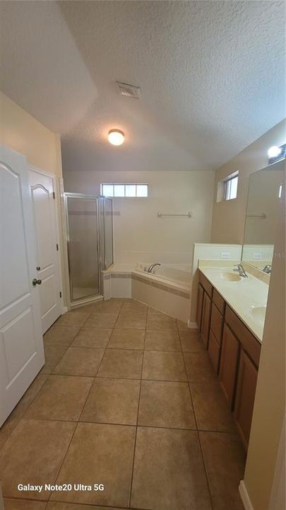 Active With Contract: $2,250 (4 beds, 2 baths, 1936 Square Feet)