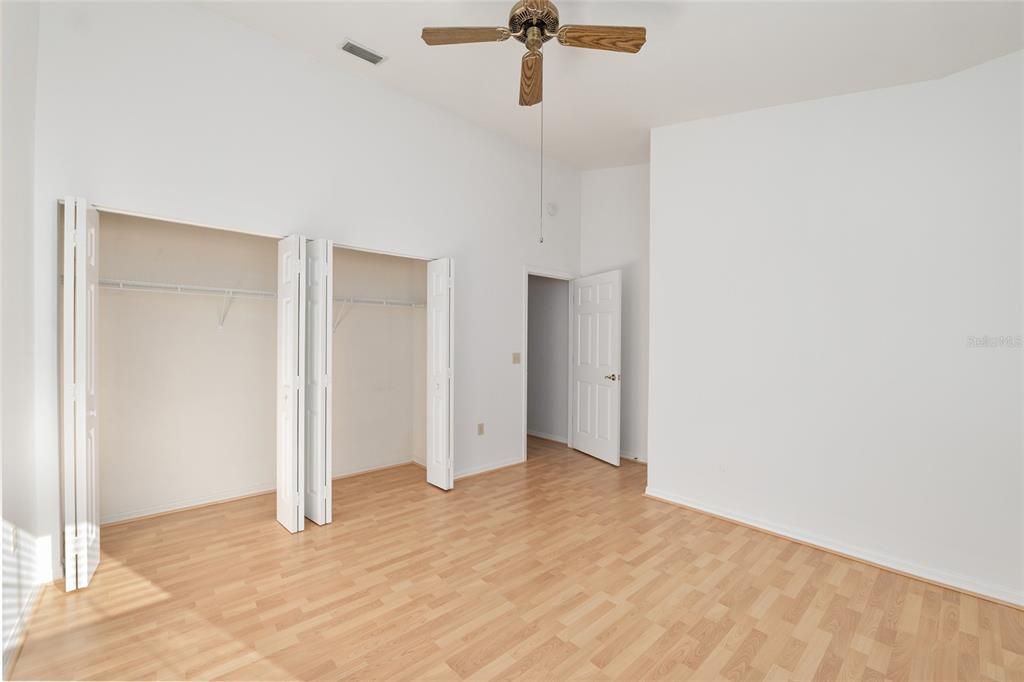 Activo con contrato: $195,000 (2 camas, 2 baños, 1273 Pies cuadrados)
