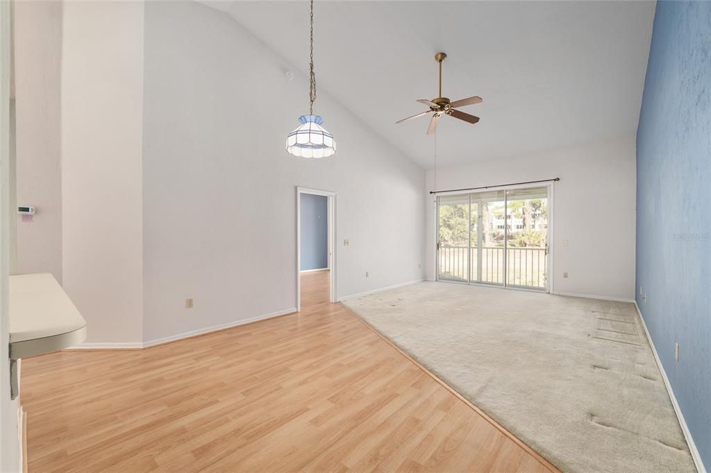Activo con contrato: $195,000 (2 camas, 2 baños, 1273 Pies cuadrados)