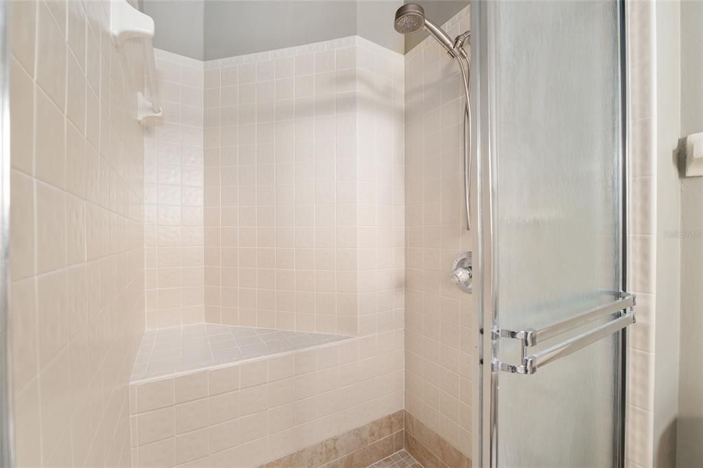 Activo con contrato: $195,000 (2 camas, 2 baños, 1273 Pies cuadrados)