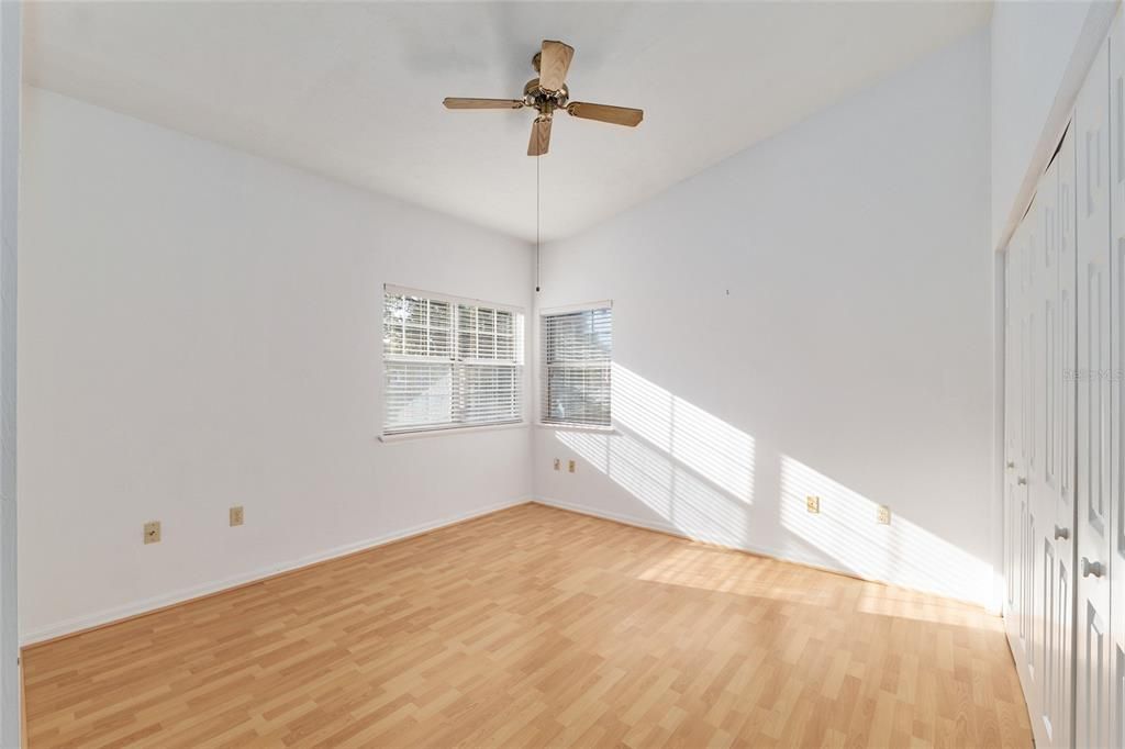 Activo con contrato: $195,000 (2 camas, 2 baños, 1273 Pies cuadrados)