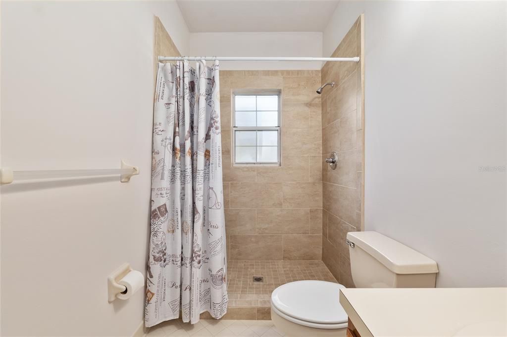 Activo con contrato: $195,000 (2 camas, 2 baños, 1273 Pies cuadrados)