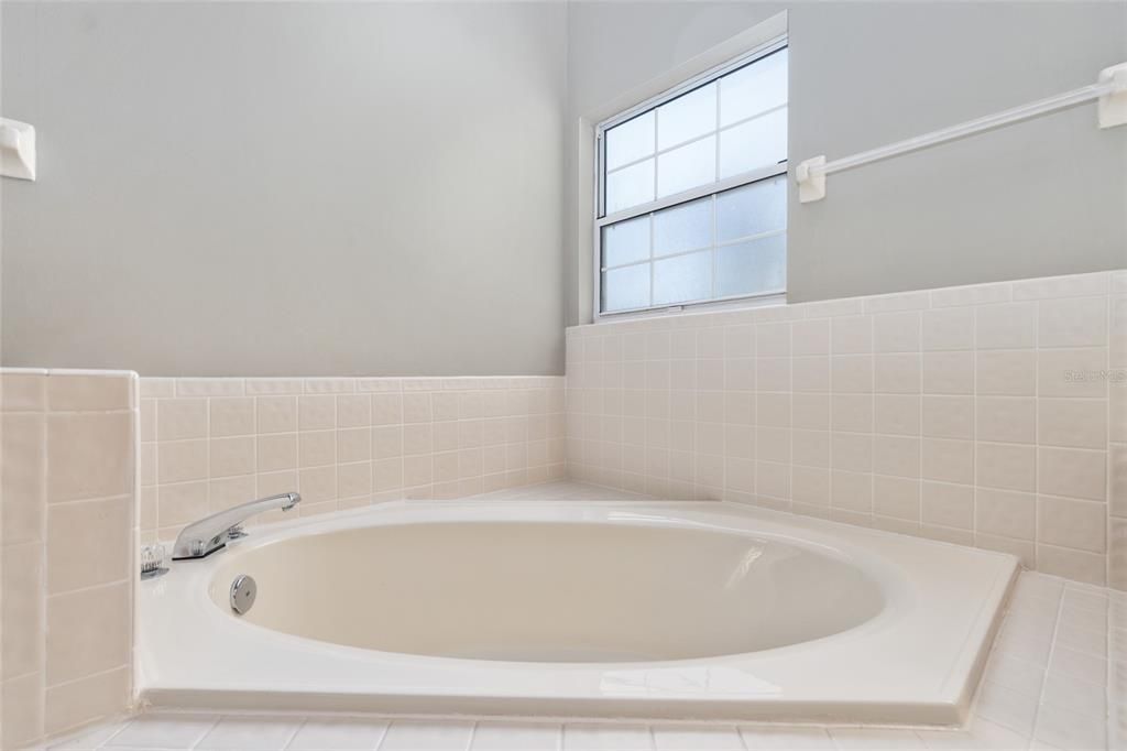 Activo con contrato: $195,000 (2 camas, 2 baños, 1273 Pies cuadrados)
