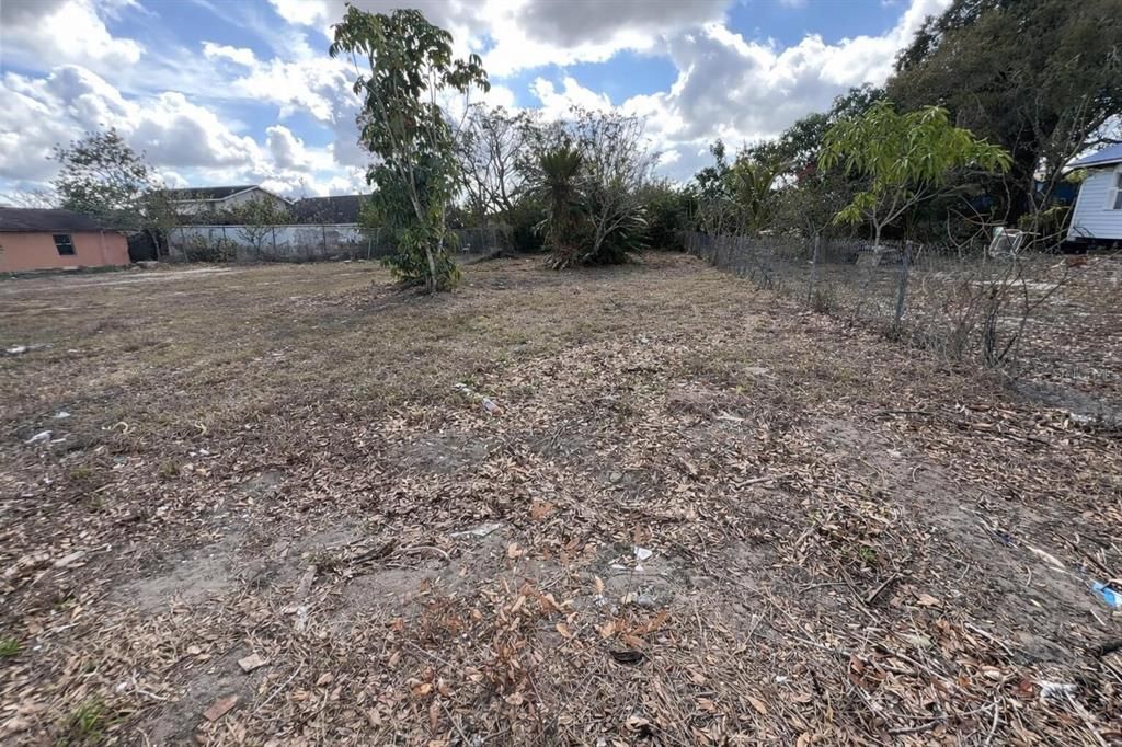 На продажу: $12,990 (0.10 acres)