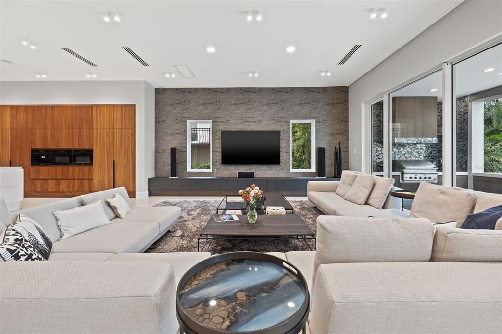 For Sale: $6,600,000 (5 beds, 5 baths, 7029 Square Feet)