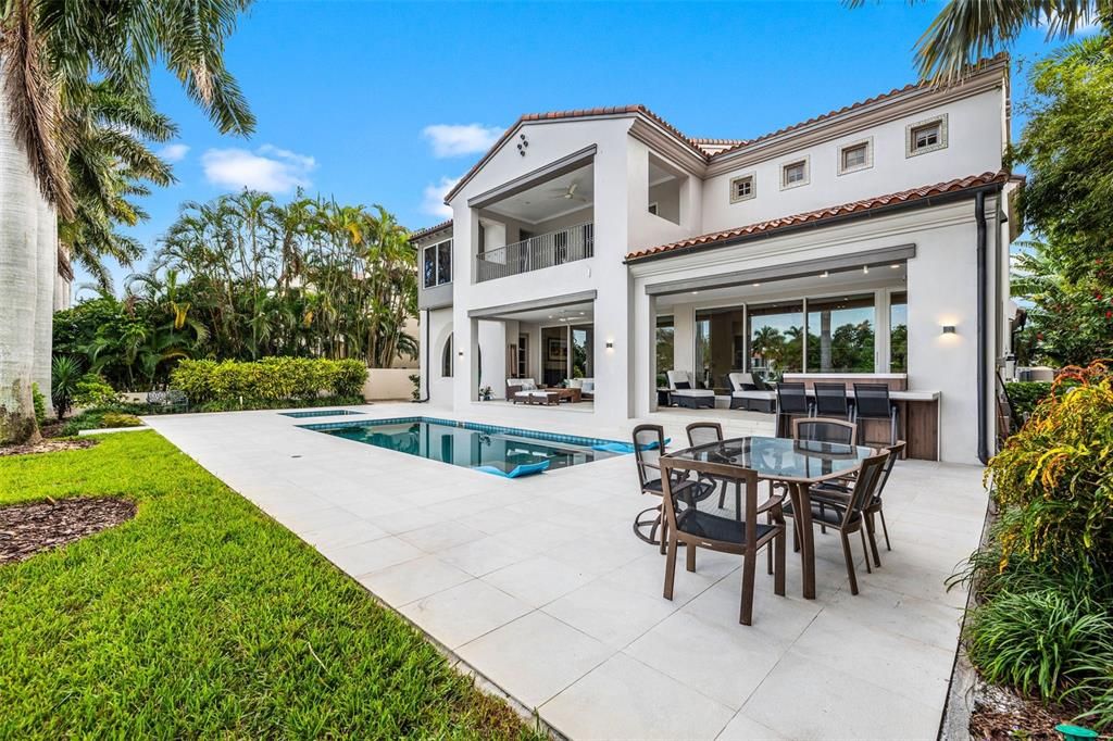 For Sale: $6,600,000 (5 beds, 5 baths, 7029 Square Feet)