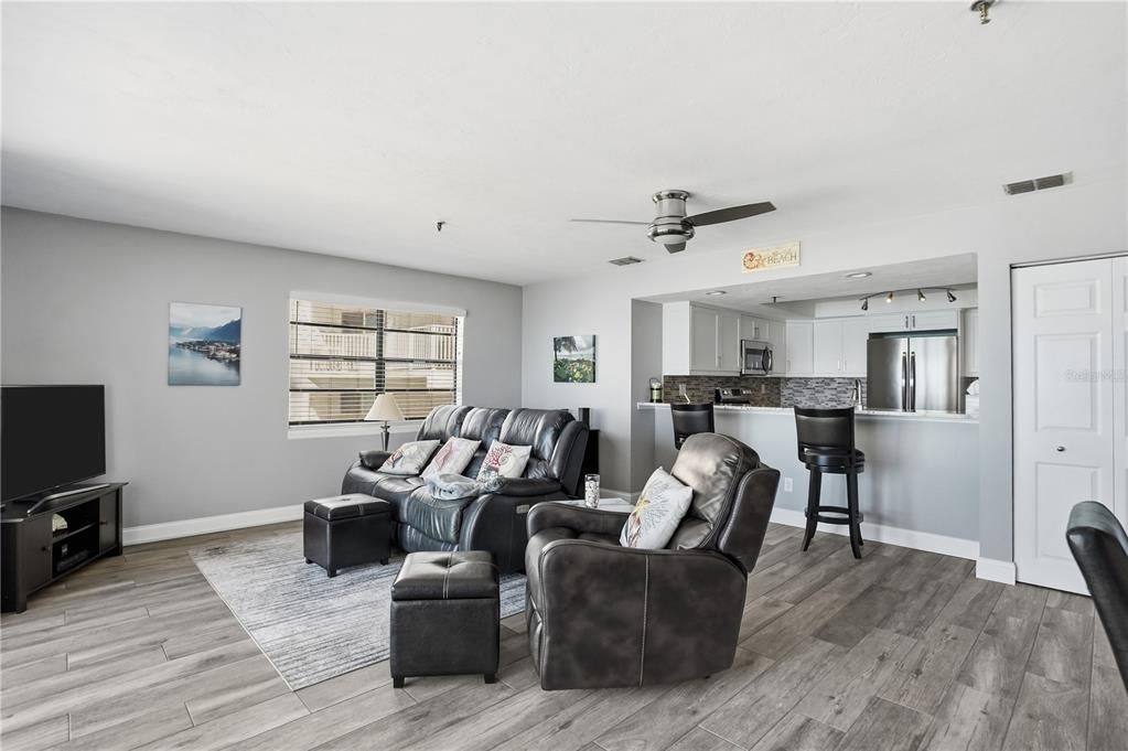 For Sale: $795,000 (2 beds, 2 baths, 1310 Square Feet)