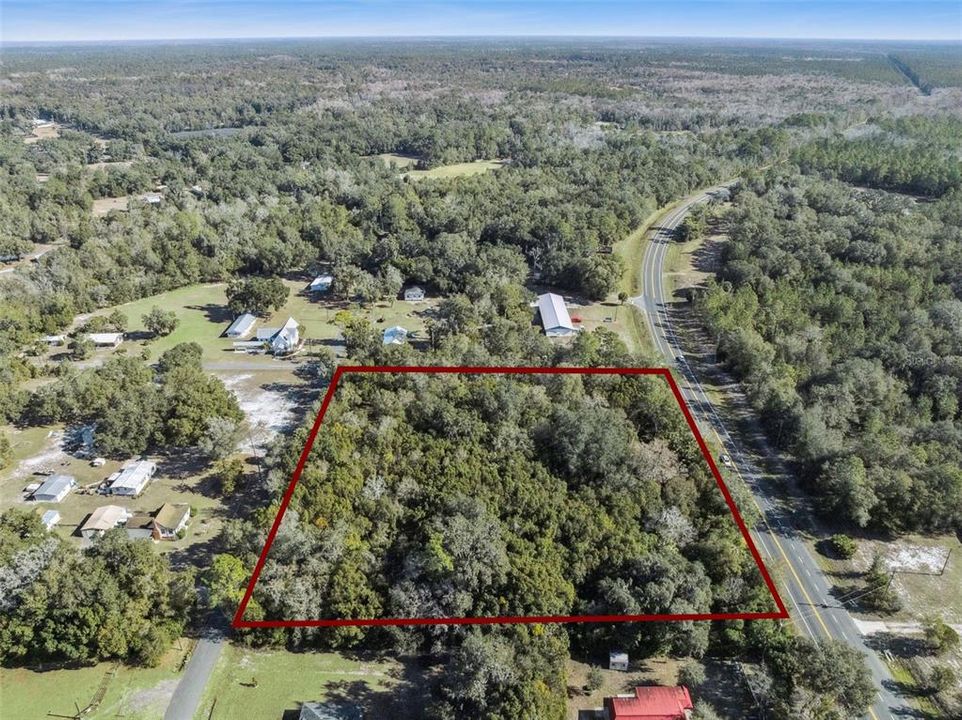 En Venta: $1,400,000 (3.04 acres)