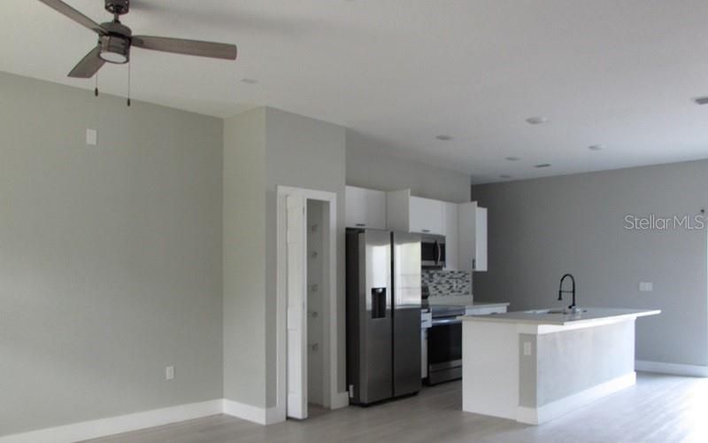 For Sale: $250,000 (4 beds, 2 baths, 1668 Square Feet)
