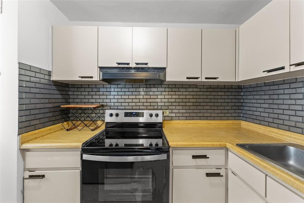 出租: $1,700 (2 贝兹, 1 浴室, 778 平方英尺)