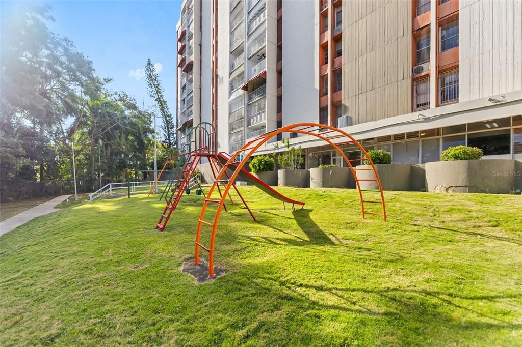 出租: $1,700 (2 贝兹, 1 浴室, 778 平方英尺)