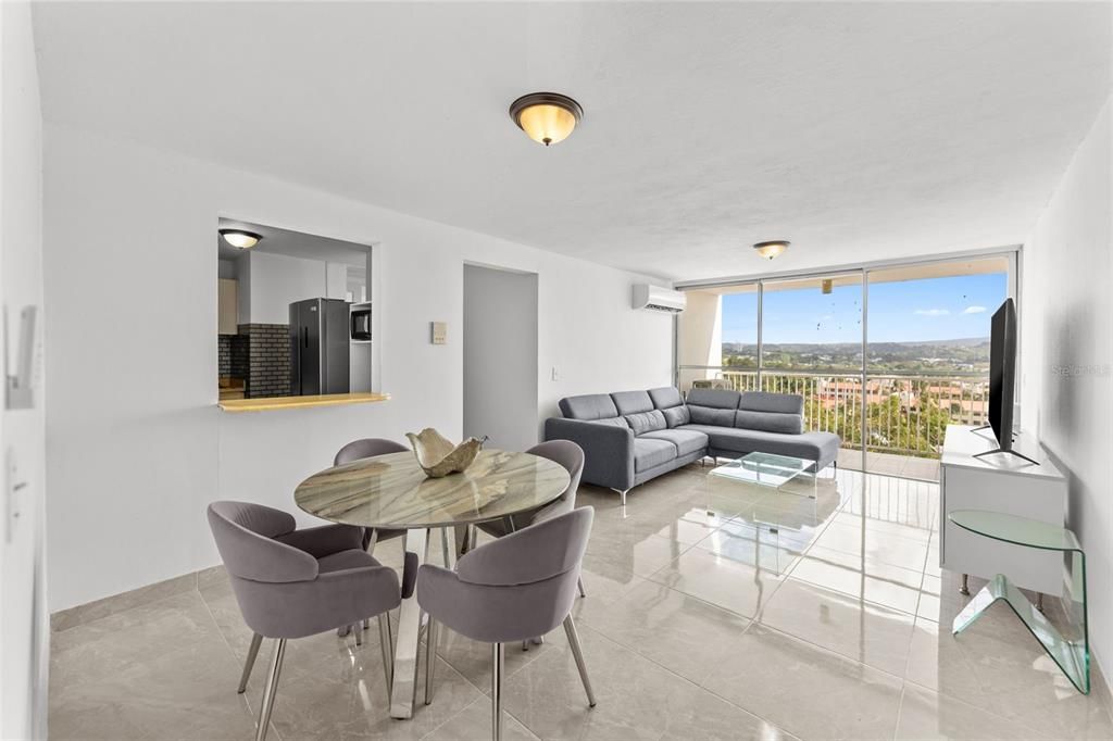 出租: $1,700 (2 贝兹, 1 浴室, 778 平方英尺)