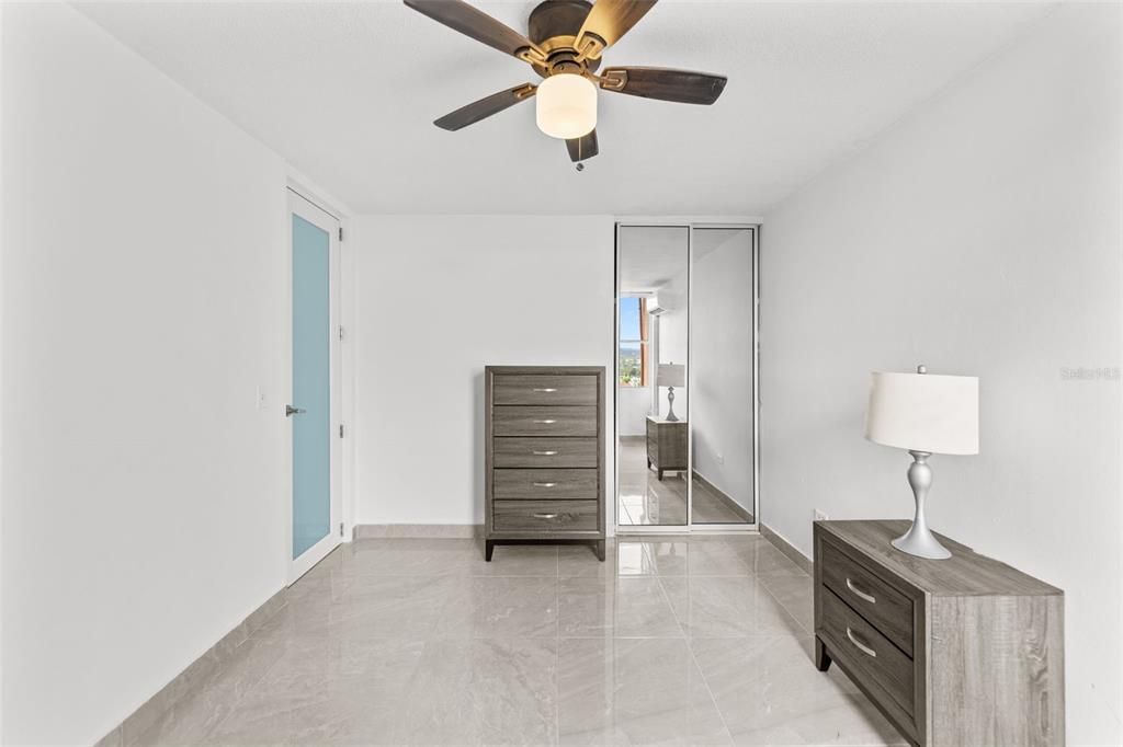 出租: $1,700 (2 贝兹, 1 浴室, 778 平方英尺)