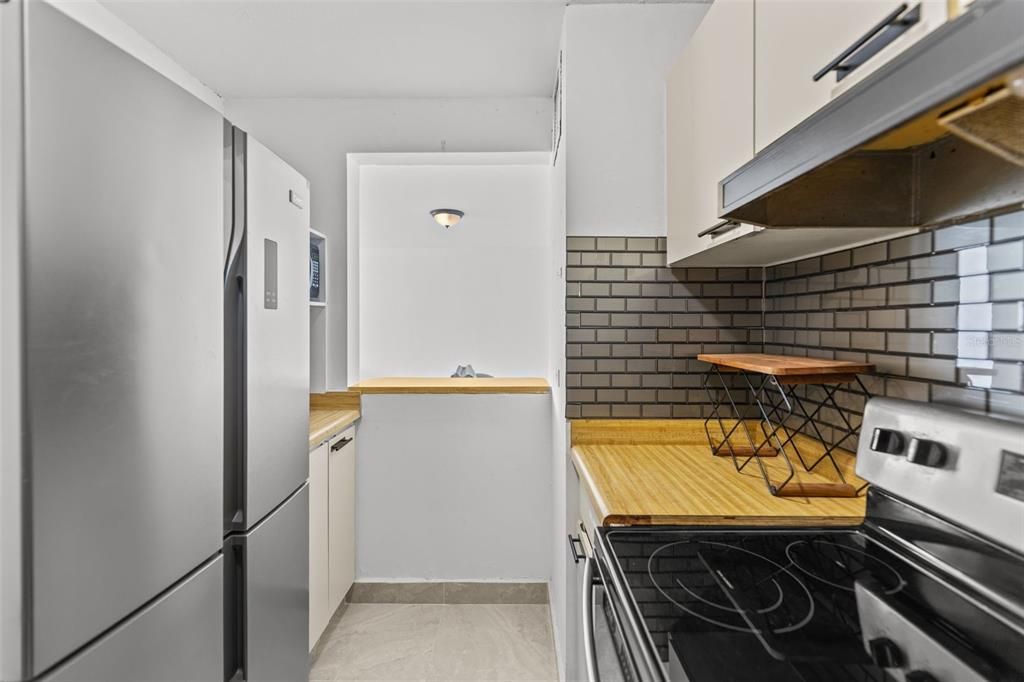 出租: $1,700 (2 贝兹, 1 浴室, 778 平方英尺)