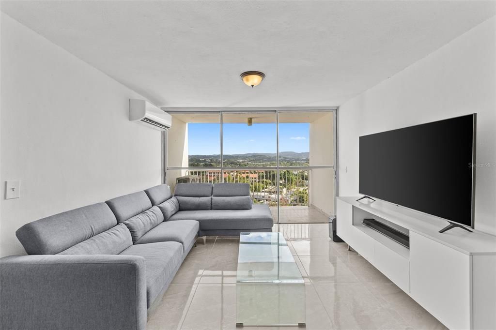 出租: $1,700 (2 贝兹, 1 浴室, 778 平方英尺)