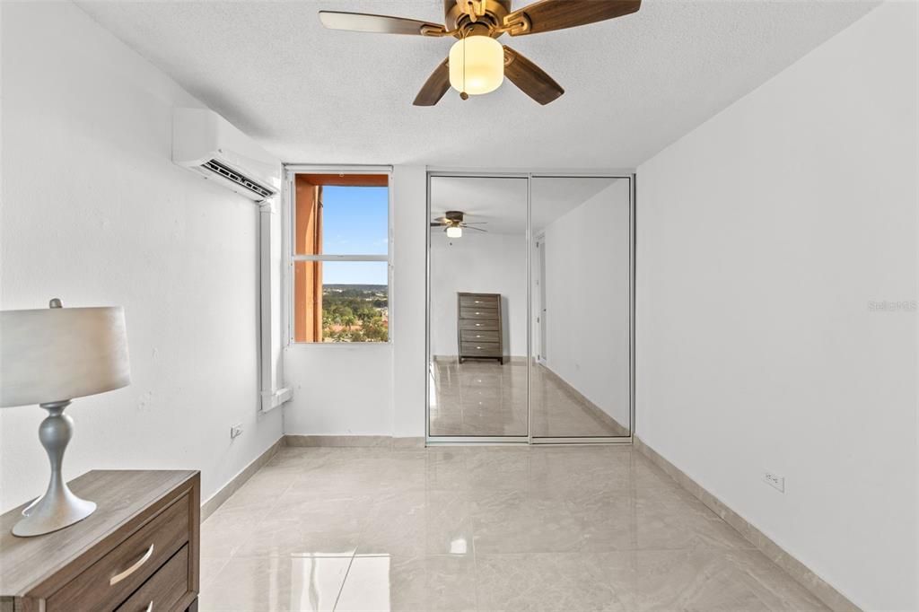 出租: $1,700 (2 贝兹, 1 浴室, 778 平方英尺)