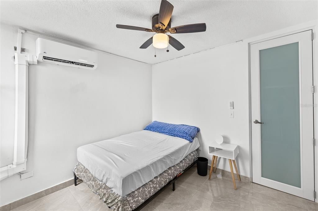 出租: $1,700 (2 贝兹, 1 浴室, 778 平方英尺)