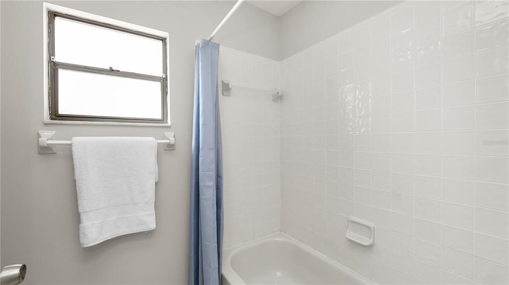 Activo con contrato: $174,000 (2 camas, 2 baños, 1338 Pies cuadrados)