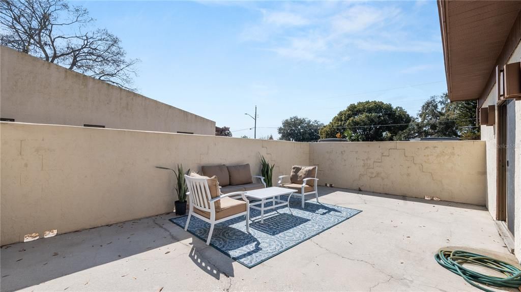 Activo con contrato: $174,000 (2 camas, 2 baños, 1338 Pies cuadrados)