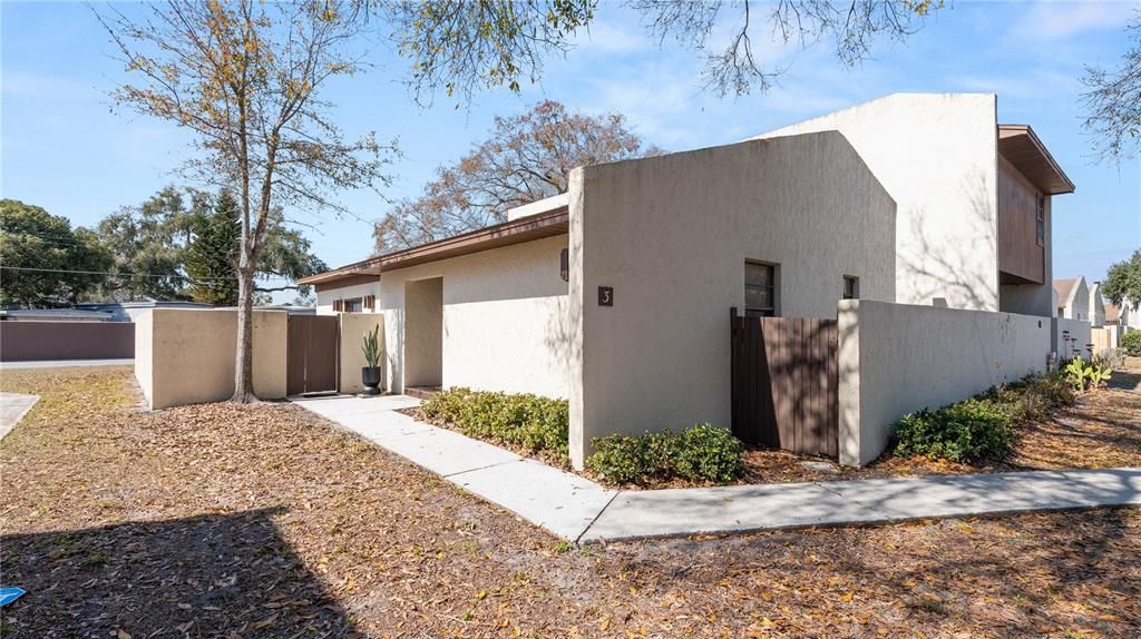 Activo con contrato: $174,000 (2 camas, 2 baños, 1338 Pies cuadrados)