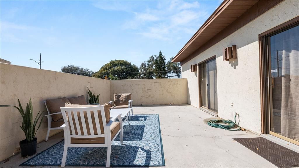Activo con contrato: $174,000 (2 camas, 2 baños, 1338 Pies cuadrados)
