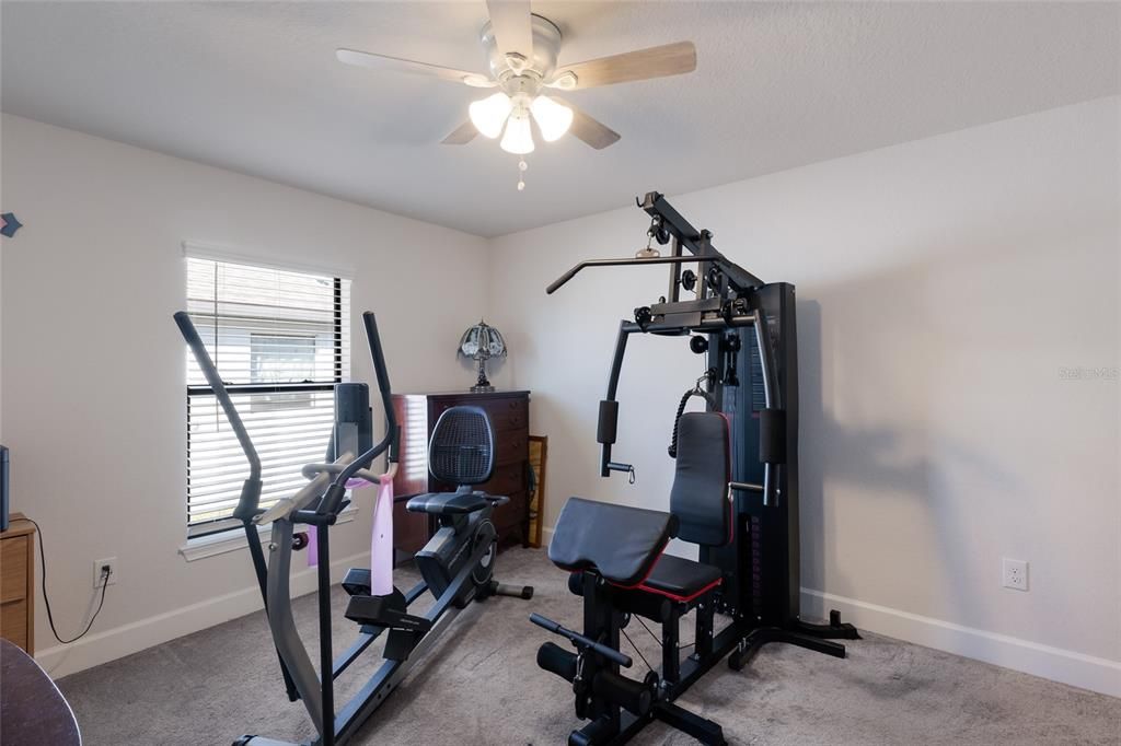 Под контрактом: $400,000 (3 спален, 2 ванн, 1958 Квадратных фут)