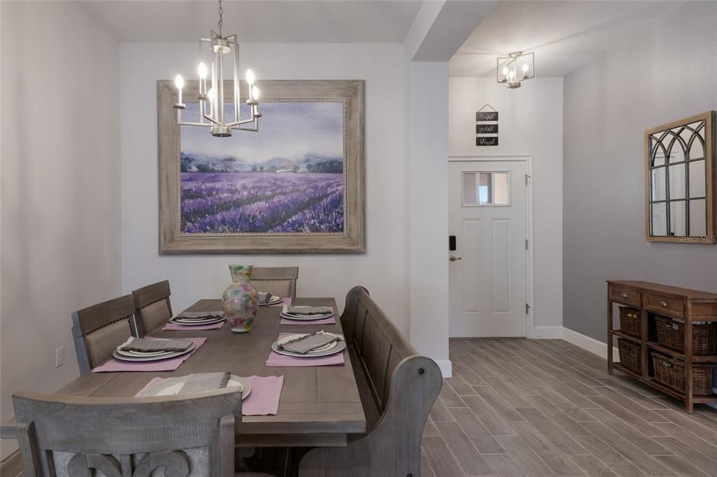 Под контрактом: $400,000 (3 спален, 2 ванн, 1958 Квадратных фут)