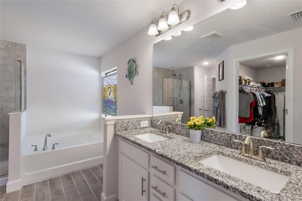 Под контрактом: $400,000 (3 спален, 2 ванн, 1958 Квадратных фут)