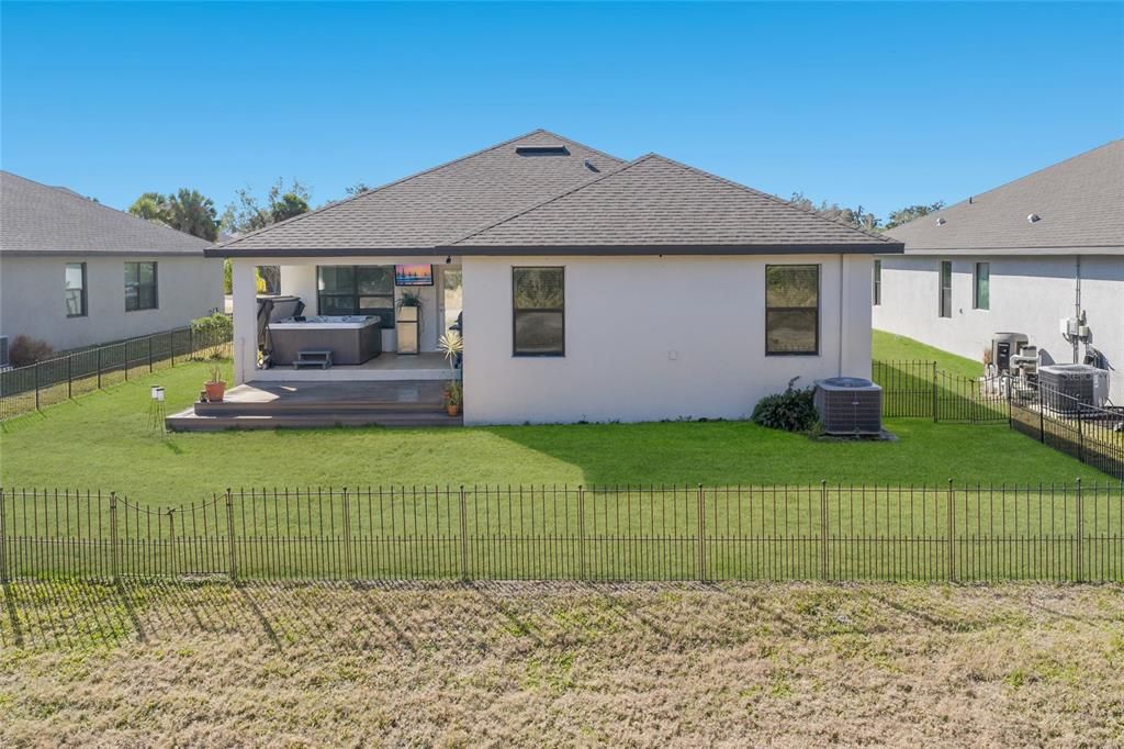 Под контрактом: $400,000 (3 спален, 2 ванн, 1958 Квадратных фут)