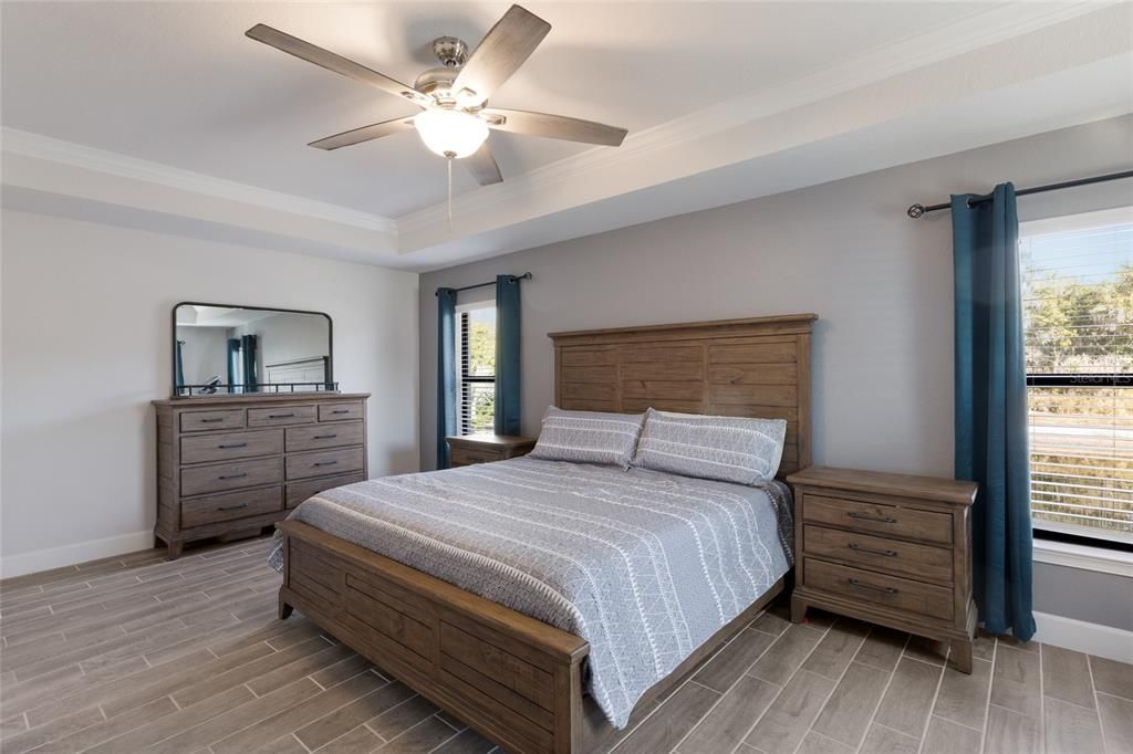 Под контрактом: $400,000 (3 спален, 2 ванн, 1958 Квадратных фут)