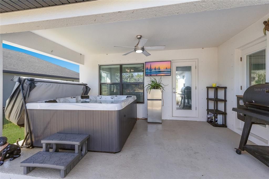 Под контрактом: $400,000 (3 спален, 2 ванн, 1958 Квадратных фут)