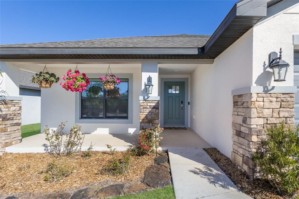 Под контрактом: $400,000 (3 спален, 2 ванн, 1958 Квадратных фут)