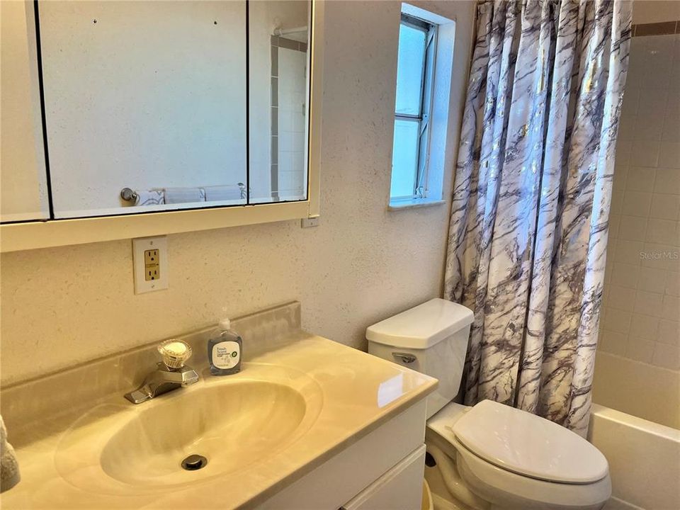 For Sale: $175,000 (2 beds, 2 baths, 971 Square Feet)
