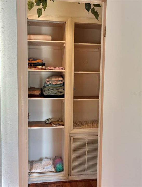 For Sale: $175,000 (2 beds, 2 baths, 971 Square Feet)