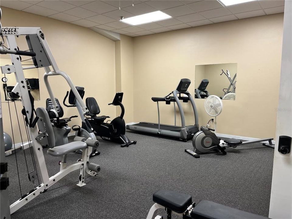 For Sale: $175,000 (2 beds, 2 baths, 971 Square Feet)