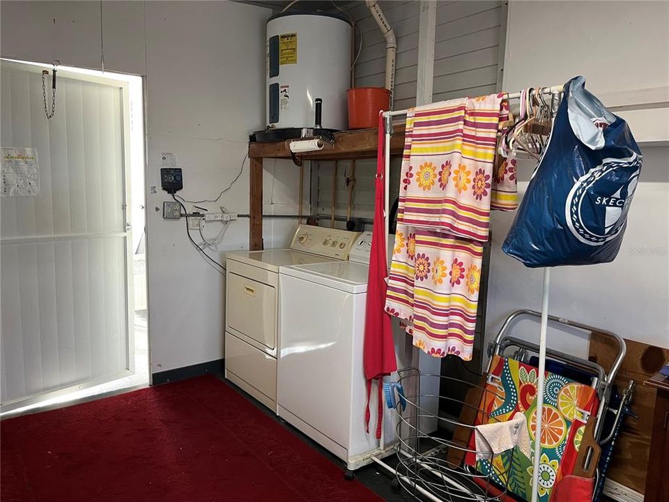 For Sale: $175,000 (2 beds, 2 baths, 971 Square Feet)