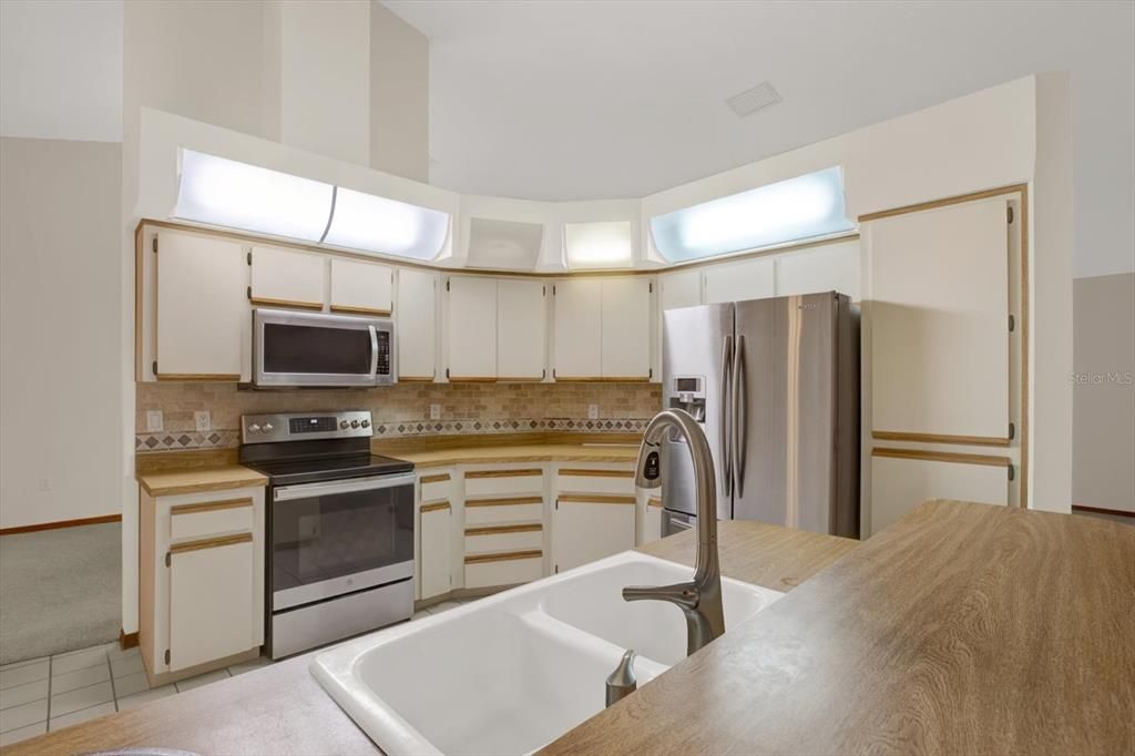 На продажу: $359,000 (3 спален, 2 ванн, 2489 Квадратных фут)