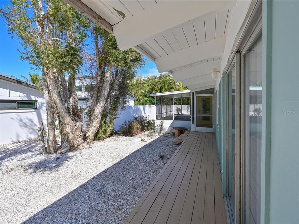 For Sale: $1,325,000 (3 beds, 2 baths, 1218 Square Feet)