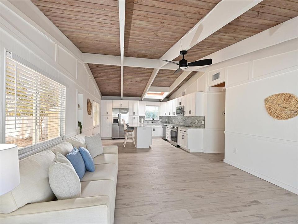 For Sale: $1,325,000 (3 beds, 2 baths, 1218 Square Feet)