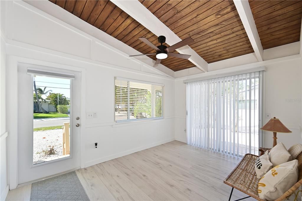 For Sale: $1,325,000 (3 beds, 2 baths, 1218 Square Feet)