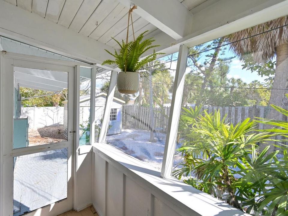 For Sale: $1,325,000 (3 beds, 2 baths, 1218 Square Feet)