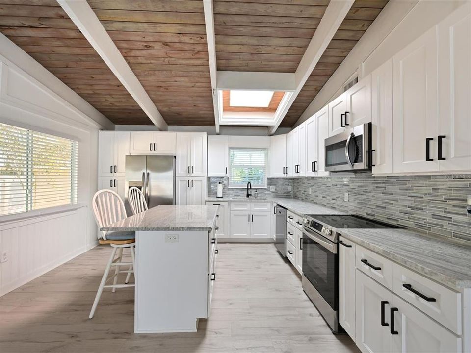 For Sale: $1,325,000 (3 beds, 2 baths, 1218 Square Feet)